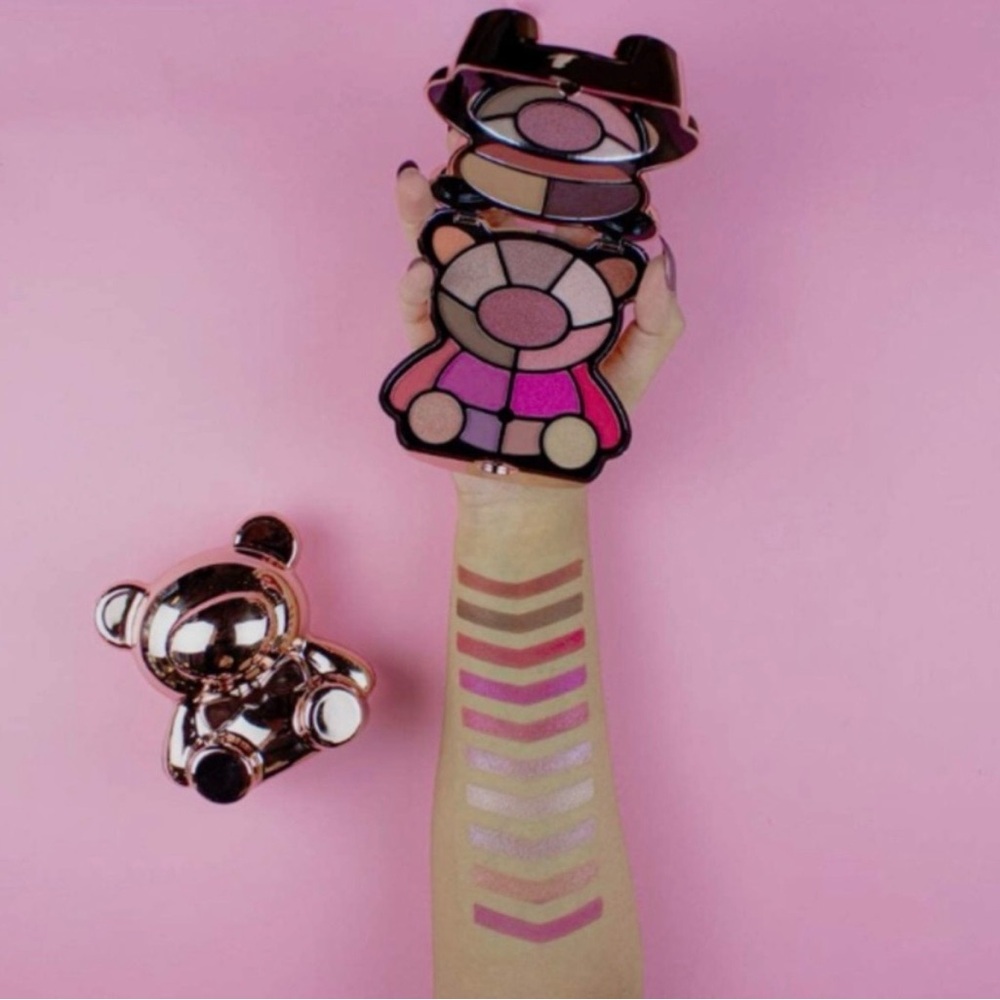 I Heart Revolution Teddy Bear Eyeshadow Palette Rosie - Picture 7 of 16